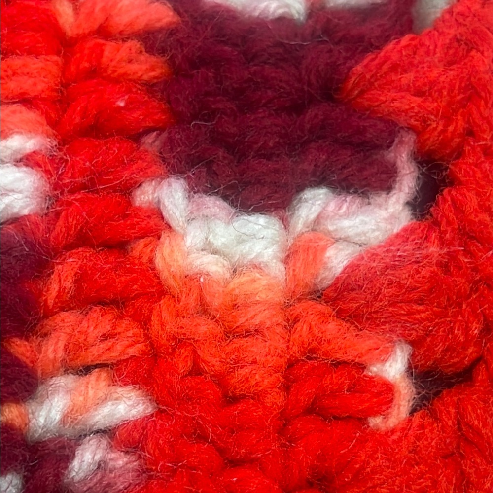 Red and White Knitted Blanket - Picture 3 of 3
